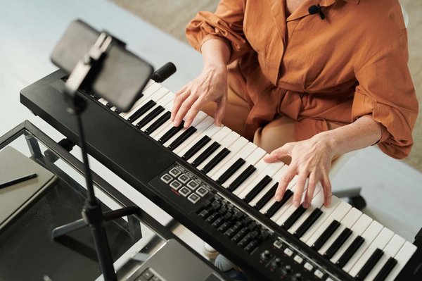 Comment apprendre à jouer du piano sans difficulté depuis sa maison ?