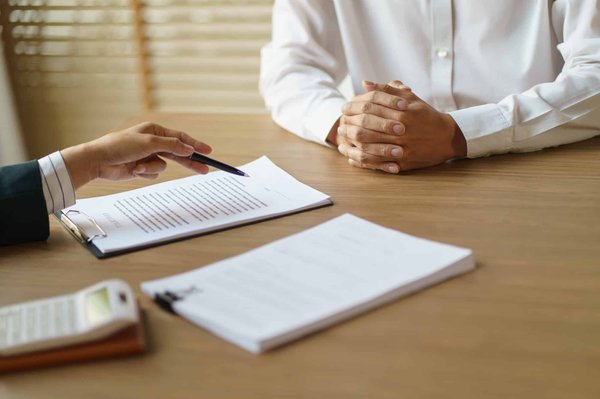 Lequel choisir: le troisième pilier suisse ou l'assurance-vie française ?