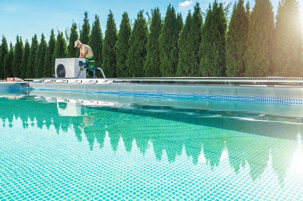 Sélection des meilleurs chauffages de piscine pour petits espaces