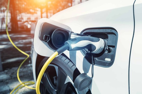 Quels sont les coûts d'entretien typiques d'une voiture hybride électrique?