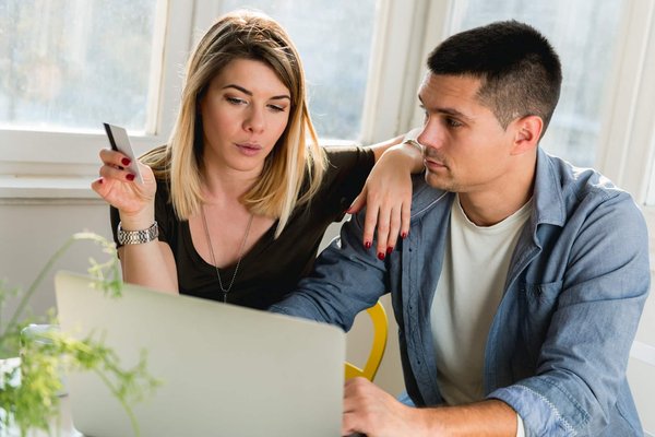 Comment bien choisir son déguisement dinosaure gonflable ?